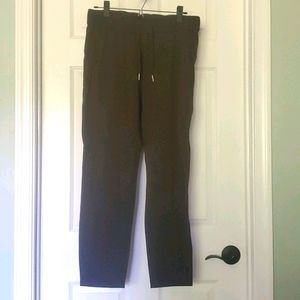 Lululemon on the fly pants